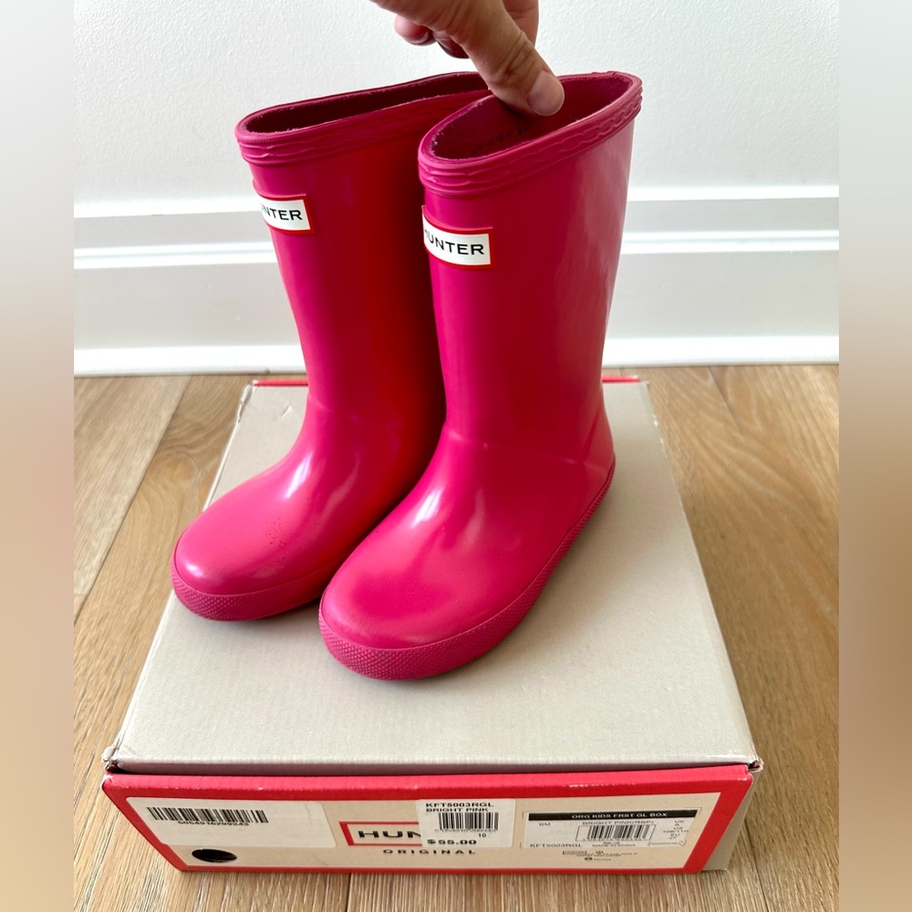 Girl’s Hunter Rain Boots in Hot Pink (includes the boot socks)
